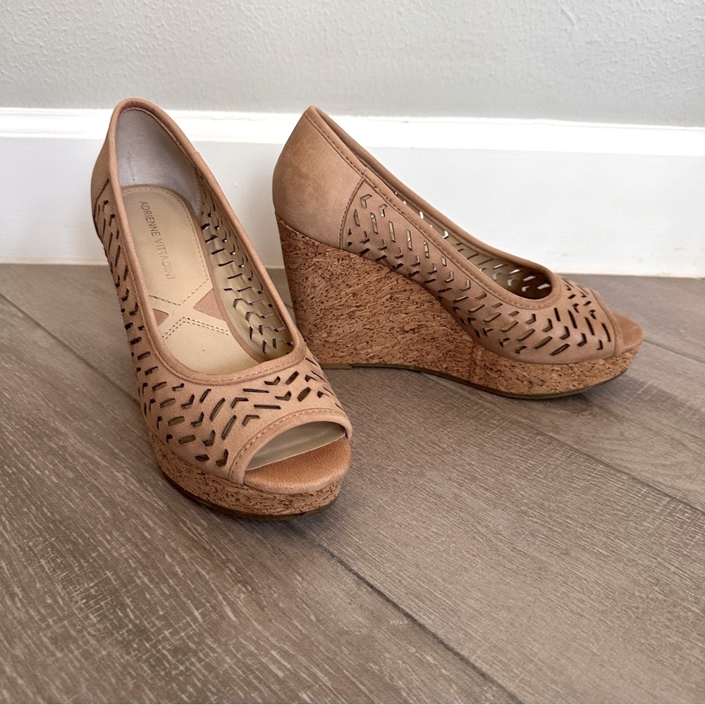 Nude leather wedge pumps. Perfect go with anything shoe! - Picture 3 of 8